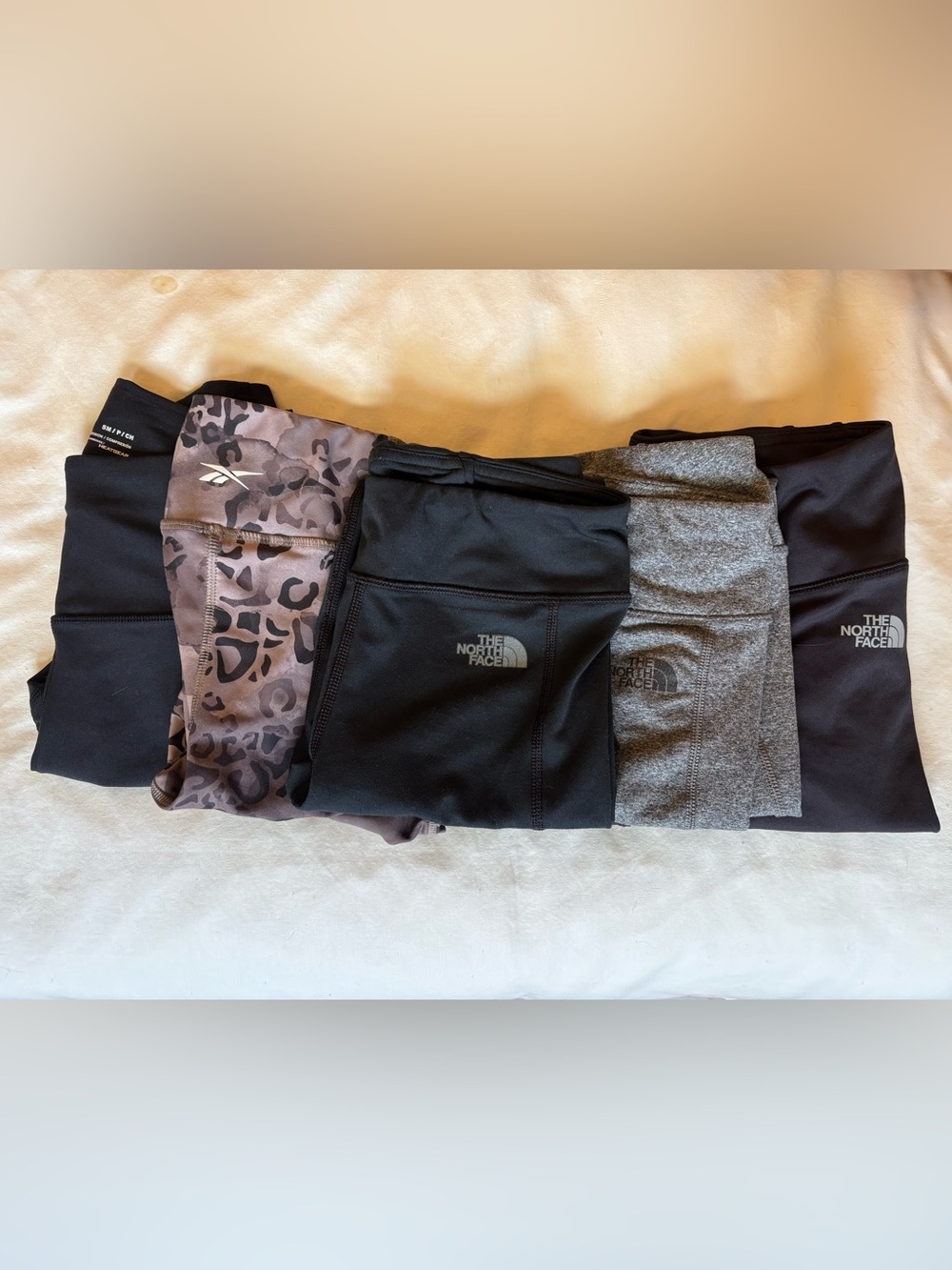 Lot 5 leggings North Face, Reebok & Helly Hansen size women’s small
